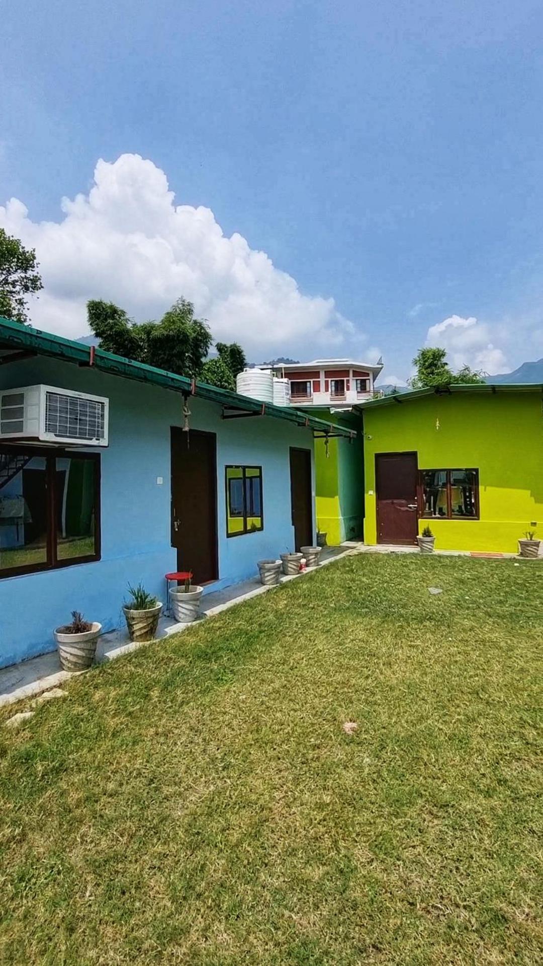 Landlopers Hostel Rishīkesh Exterior foto