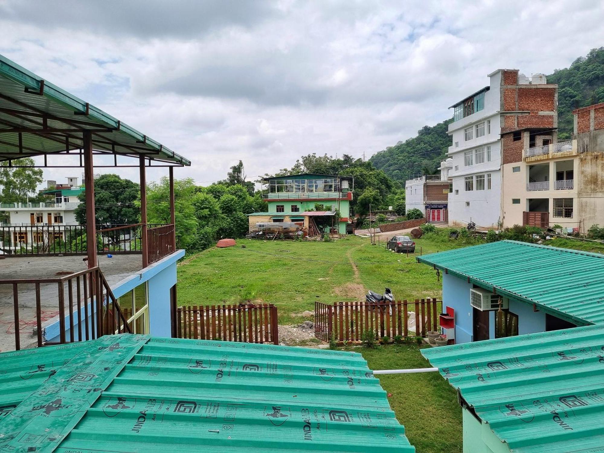 Landlopers Hostel Rishīkesh Exterior foto