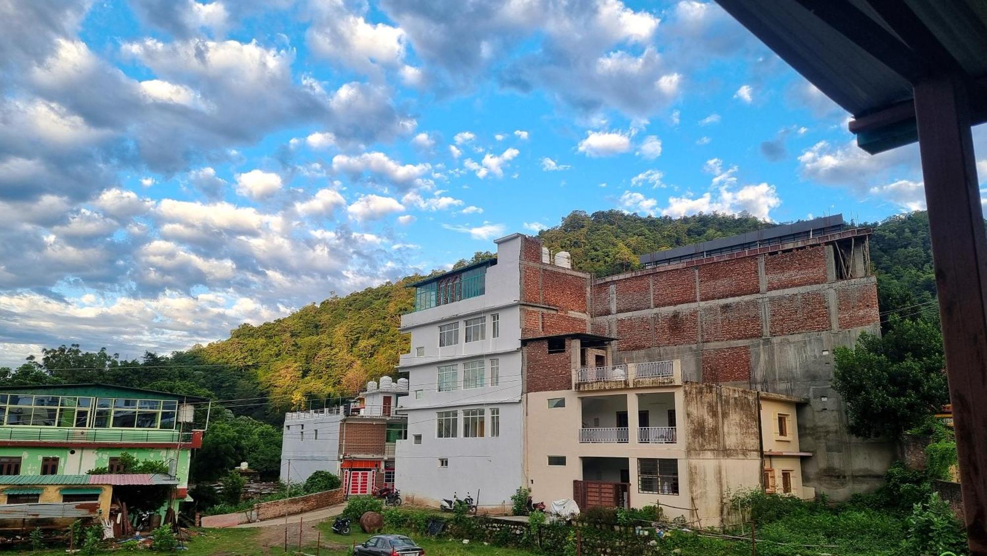 Landlopers Hostel Rishīkesh Exterior foto