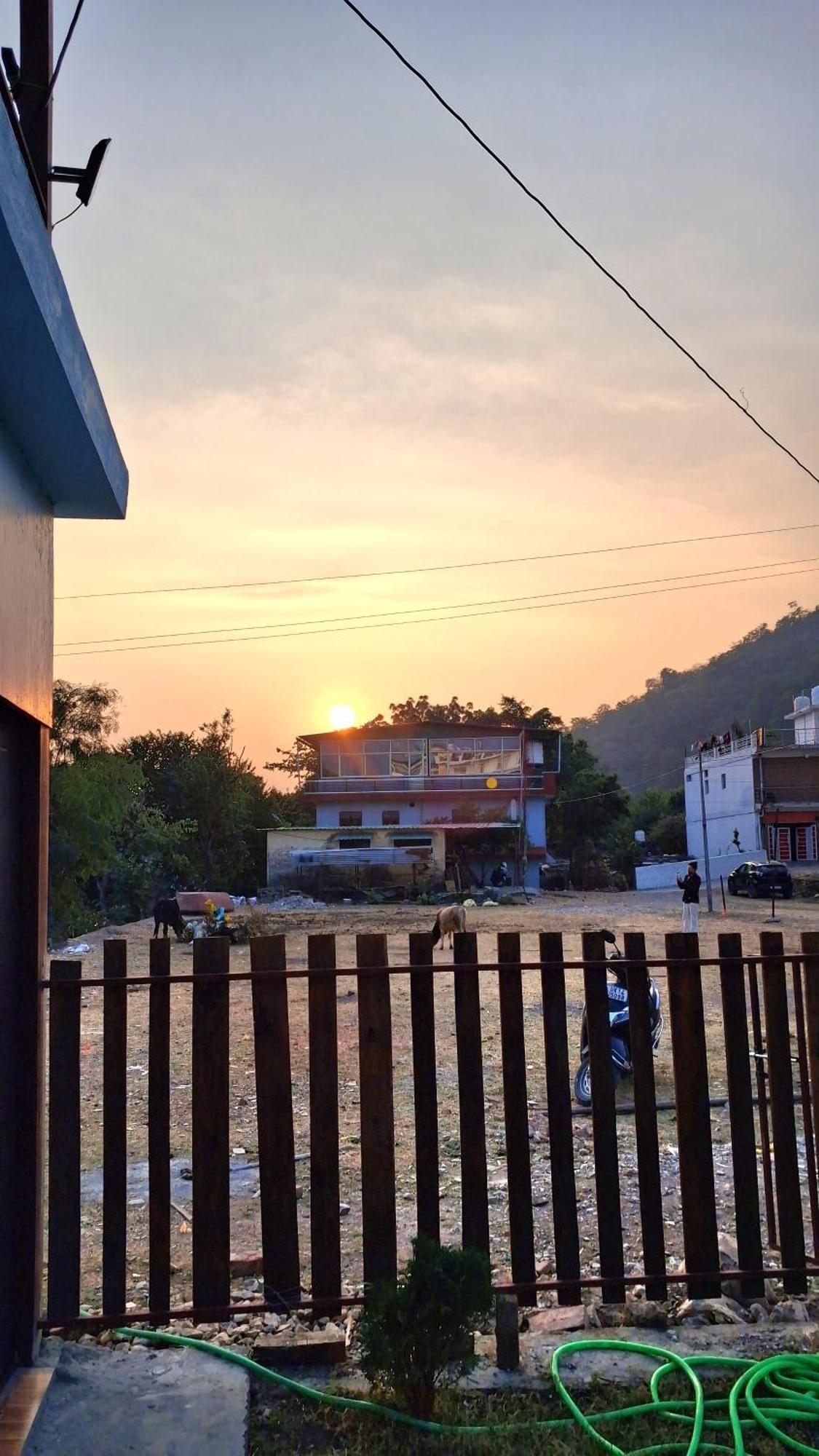 Landlopers Hostel Rishīkesh Exterior foto