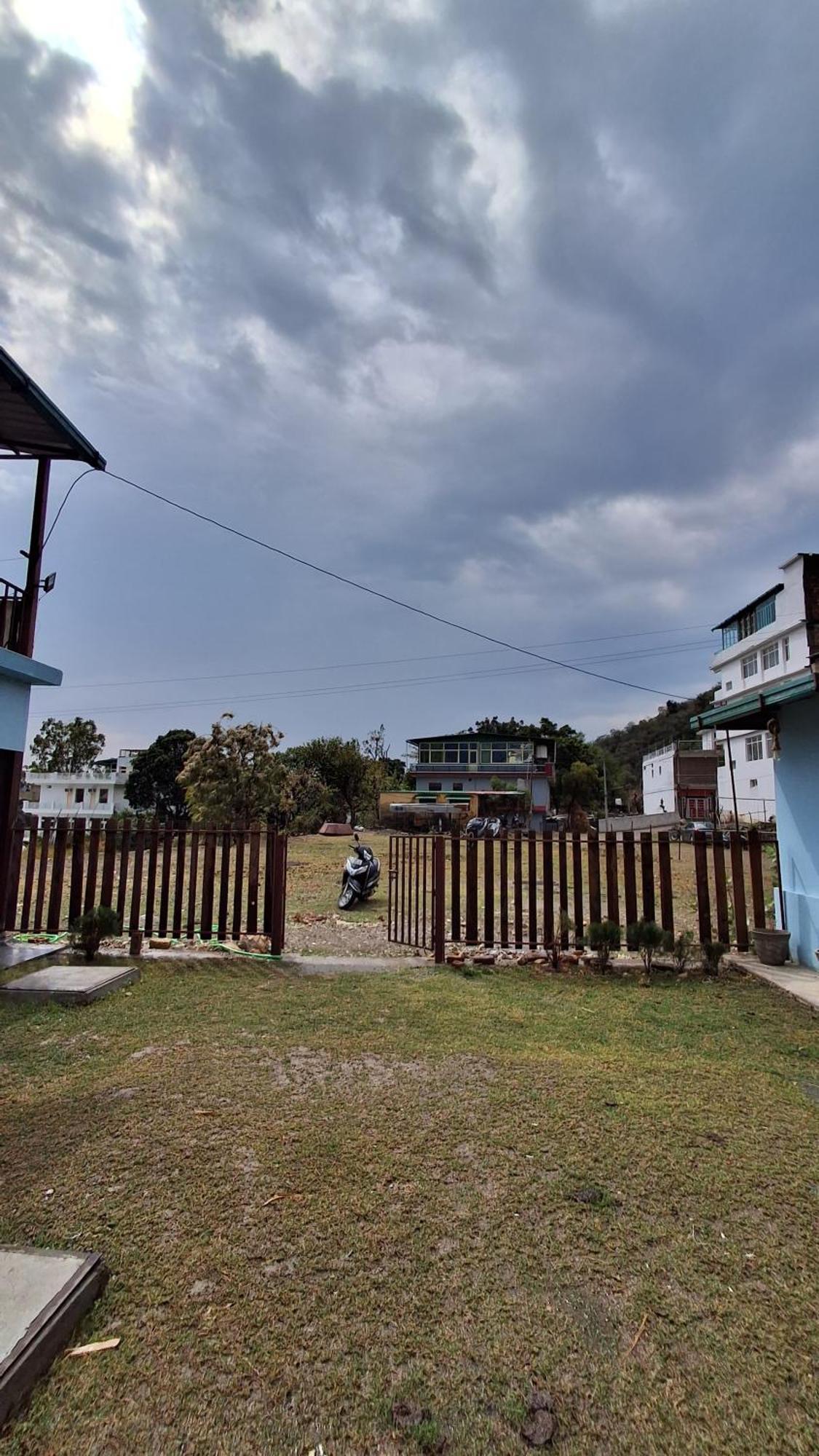 Landlopers Hostel Rishīkesh Exterior foto